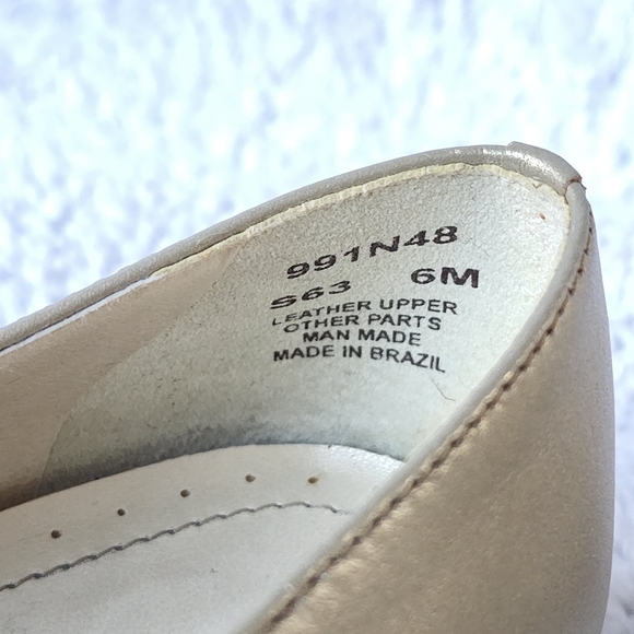 Naturalizer “champagne” gold slip on flat loafer US 6 New - Picture 9 of 10